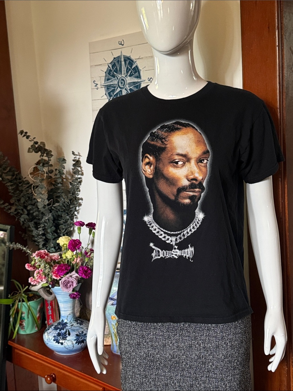 Snoop dog size L (fits medium) Black Graphic Crewneck T-Shirt